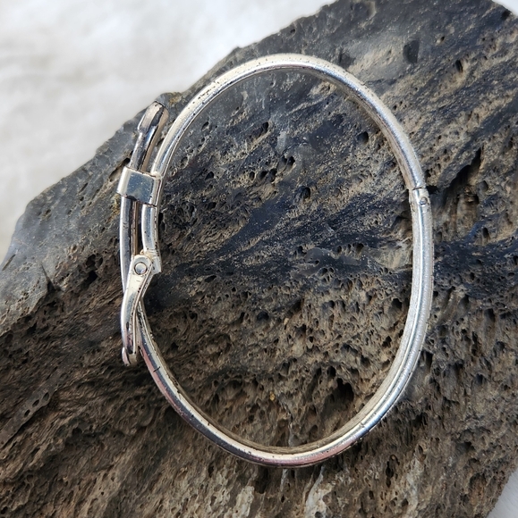 Vintage Buckle Bracelet - Picture 12 of 14